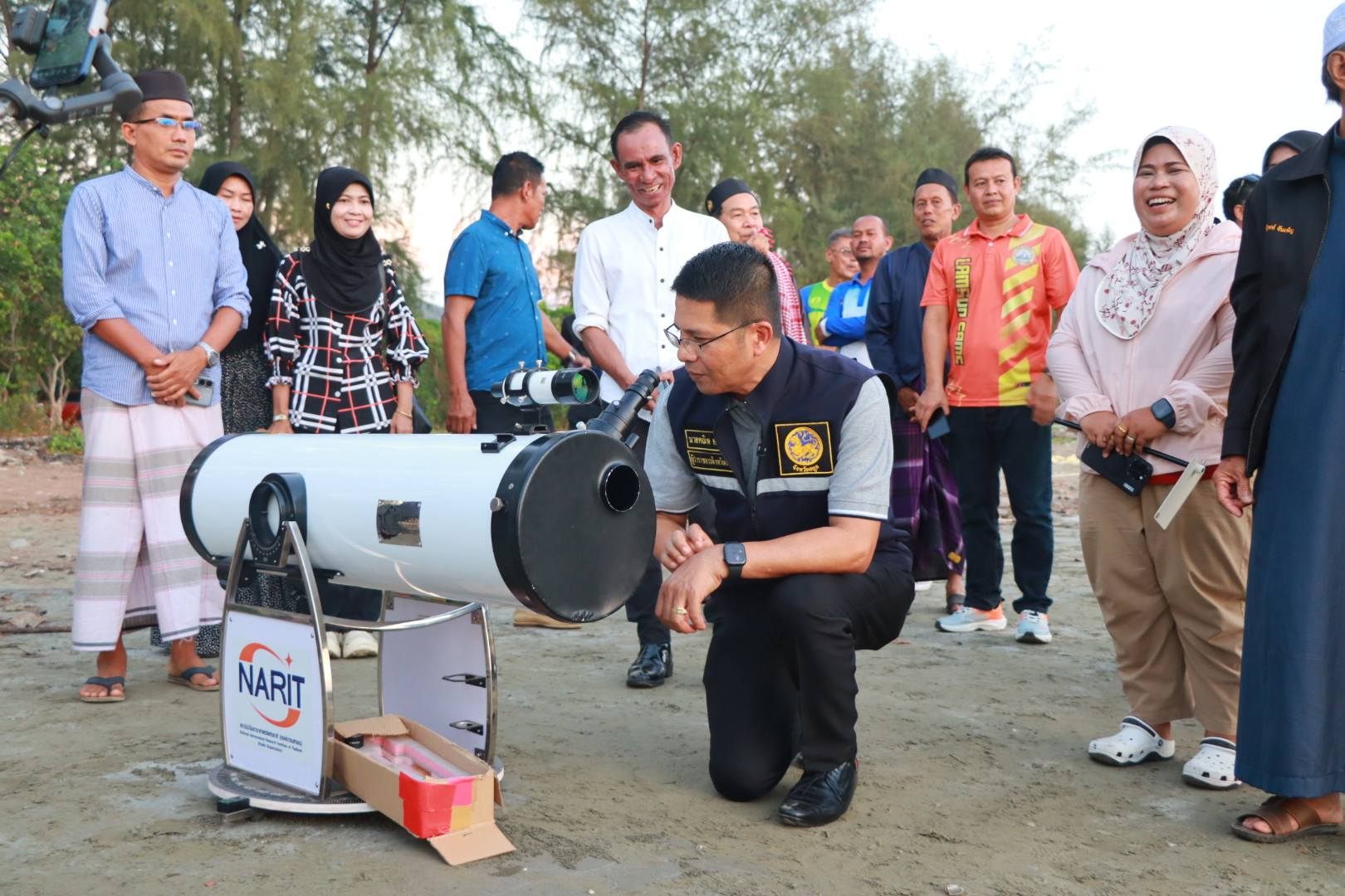 ผู้ว่าฯ สตูล ร่วมกิจกรรมดูดวงจันทร์กำหนดวันอีฎิ้ลฟิตริ และละศีลอดรอมฎอนสัมพันธ์ เสริมสร้างความสามัคคีในชุมชน