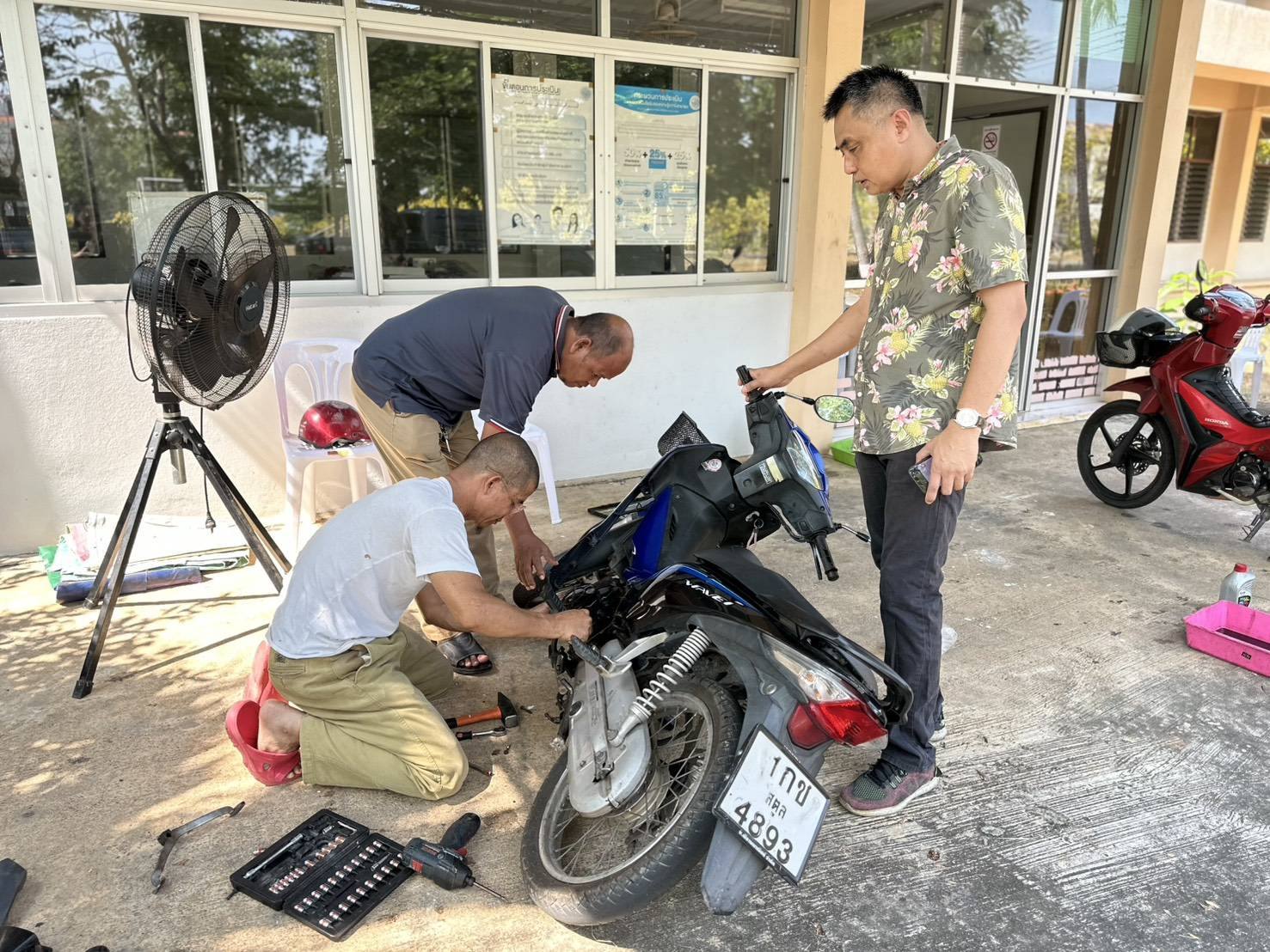 สำนักงานพัฒนาฝีมือแรงงานสตูล เปิดคลีนิคช่างให้บริการตรวจเช็คความพร้อมรถจักรยานยนต์แก่ผู้ใช้รถใช้ถนน ช่วยส่งเสริมความปลอดภัยช่วงเทศกาลสงกรานต์ 2569